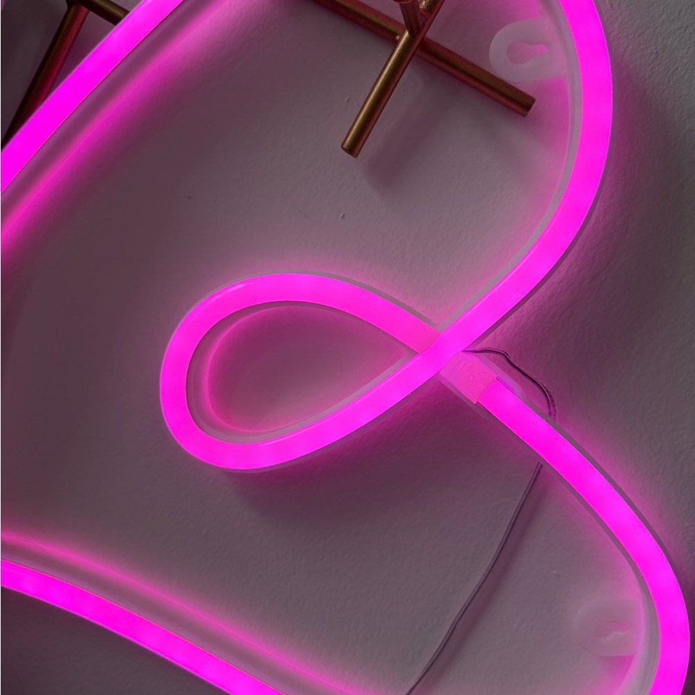 Pink Heart Neon Light - Picture 2 of 3